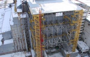 На объекте работают 2400 человек