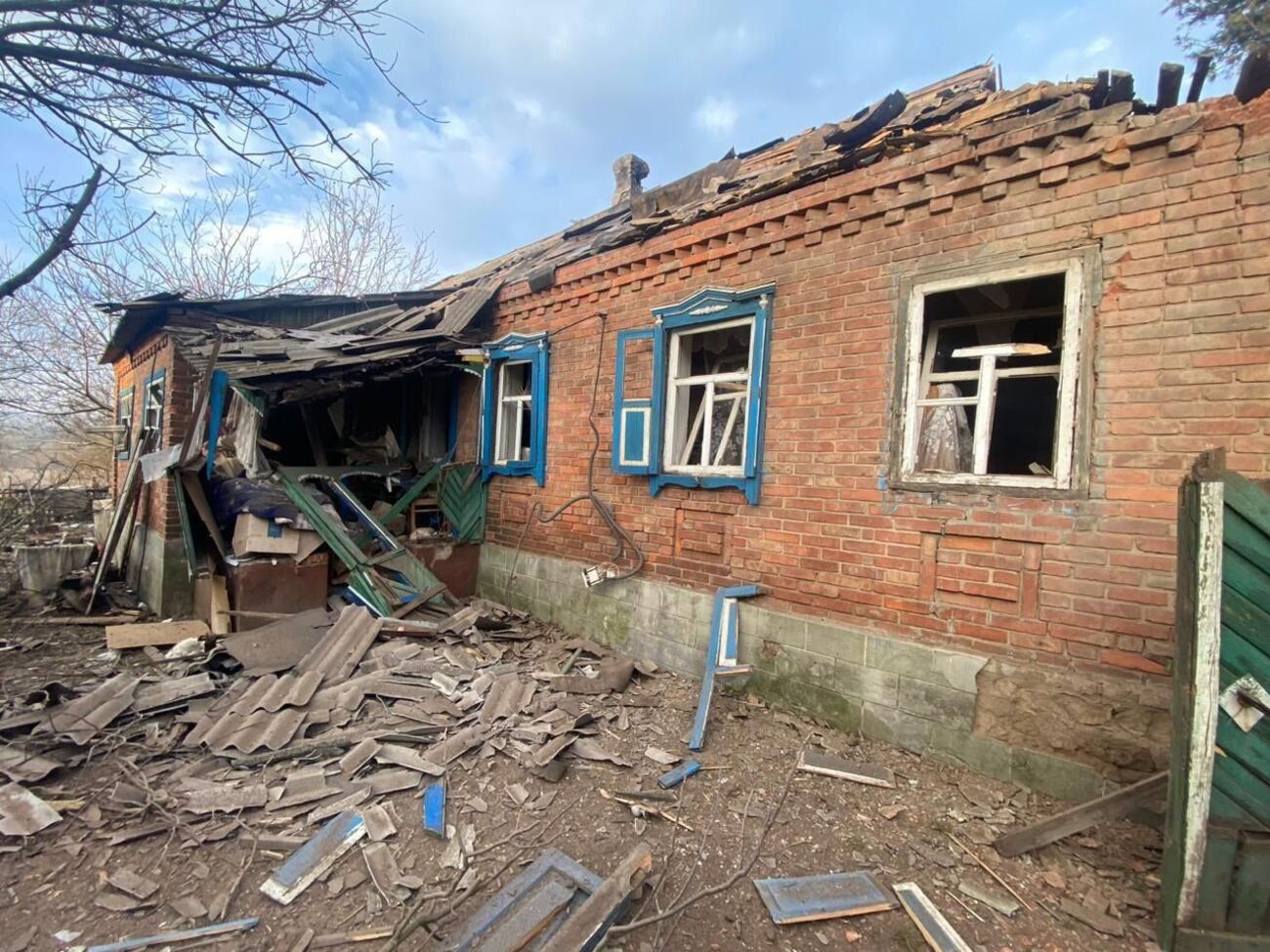 Загалом за добу росіяни 12 разів обстріляли населені пункти Донецької області