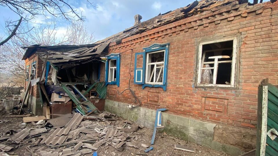 Всего за сутки россияне 12 раз обстреляли населенные пункты Донецкой области
