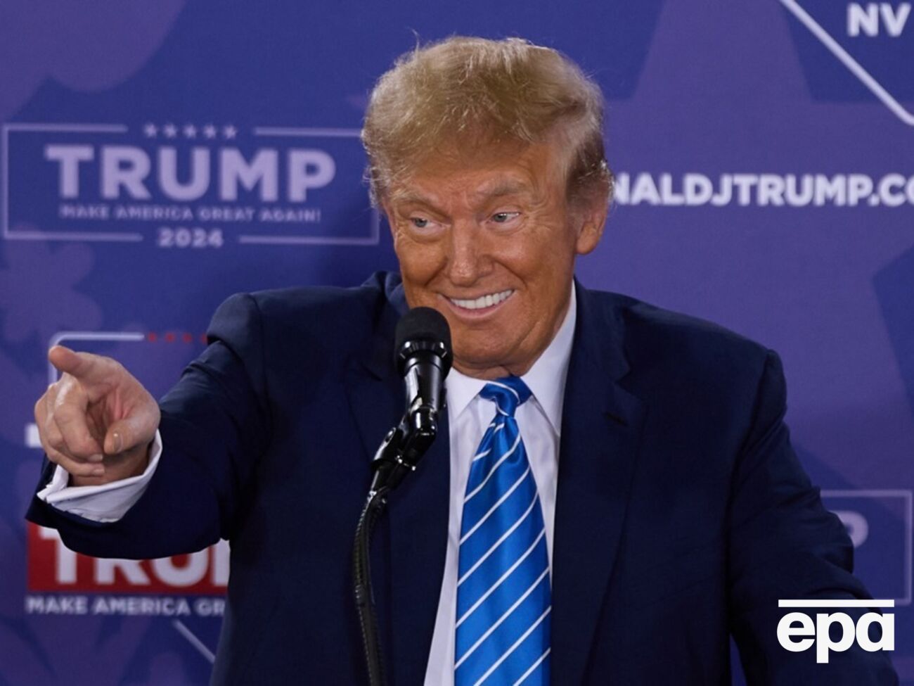 Чиновники ФРГ обсуждают появление "нового, сложного и тревожного мира", который приведет к серьезным последствиям для трансатлантической безопасности, отметила NYT