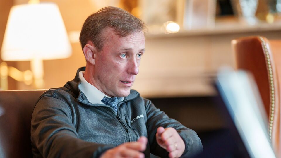 Кадрові рішення в українських збройних силах – це справа уряду України, зазначив Салліван