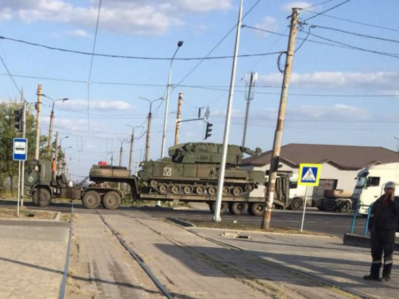 Оккупанты накапливают тяжелую технику в Мариуполе и не испытывают проблем с мобилизованными, отметил Андрющенко