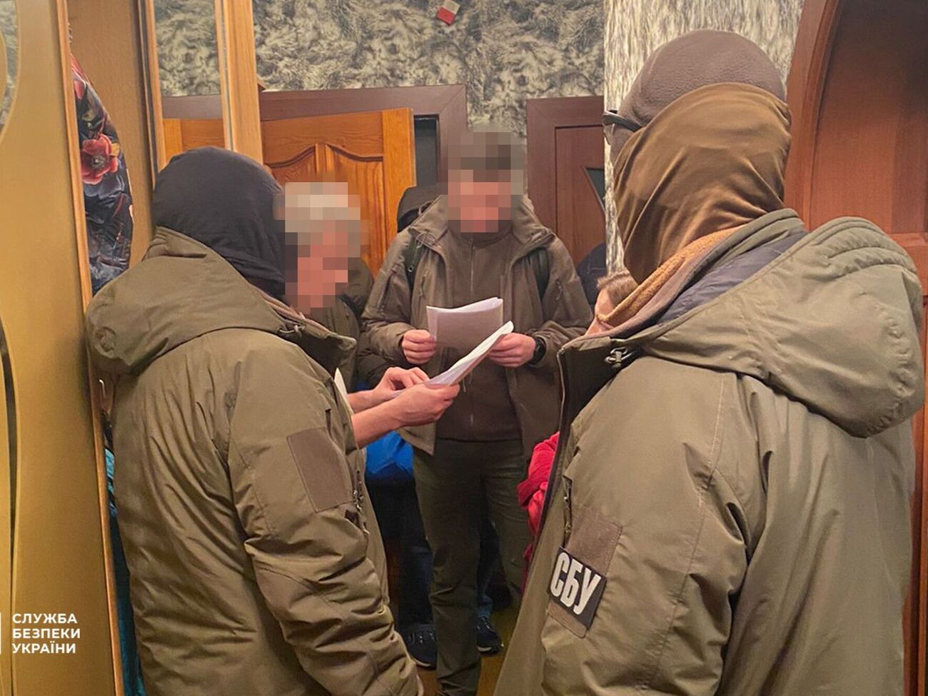 Силовики изъяли у подозреваемого телефоны и компьютеры с перепиской, подтверждающей подозрения