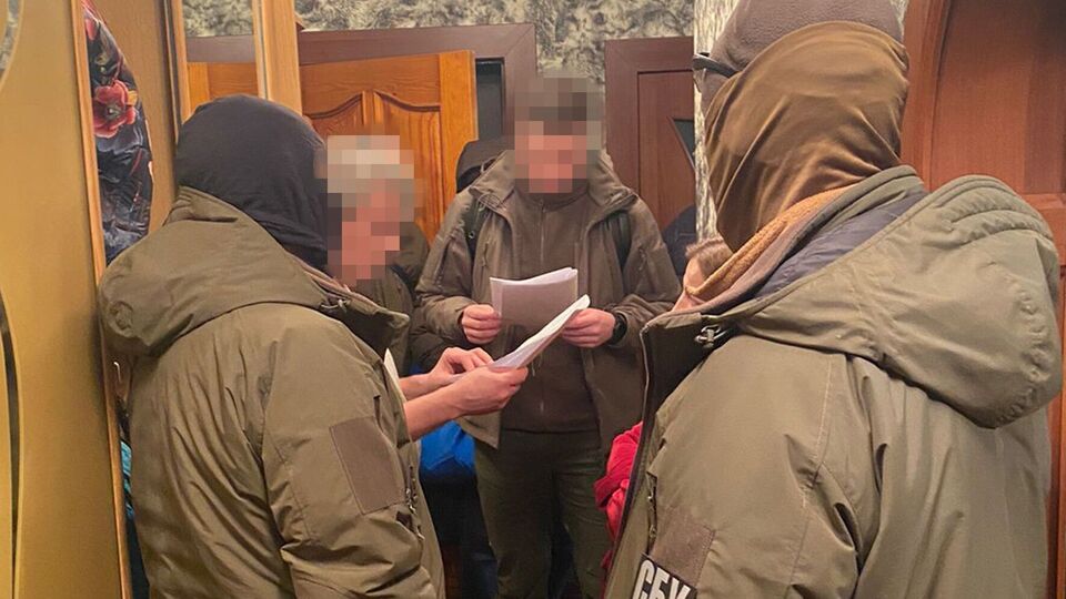 Силовики изъяли у подозреваемого телефоны и компьютеры с перепиской, подтверждающей подозрения