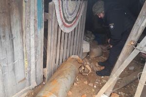 По данным полиции, пострадавших в результате падения бомбы нет