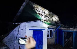 Унаслідок російського обстрілу у Ворожбі, попередньо, пошкоджено п'ять житлових будинків, зазначили в Сумській ОВА