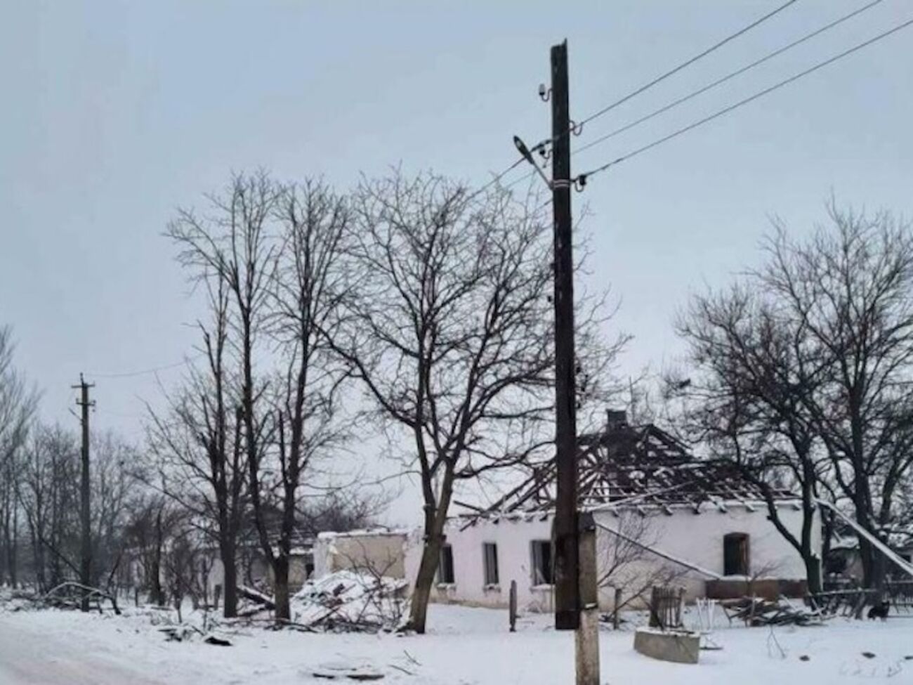 Из-за регулярных обстрелов некоторым из потребителей ДТЭК возвращал свет уже десятки раз