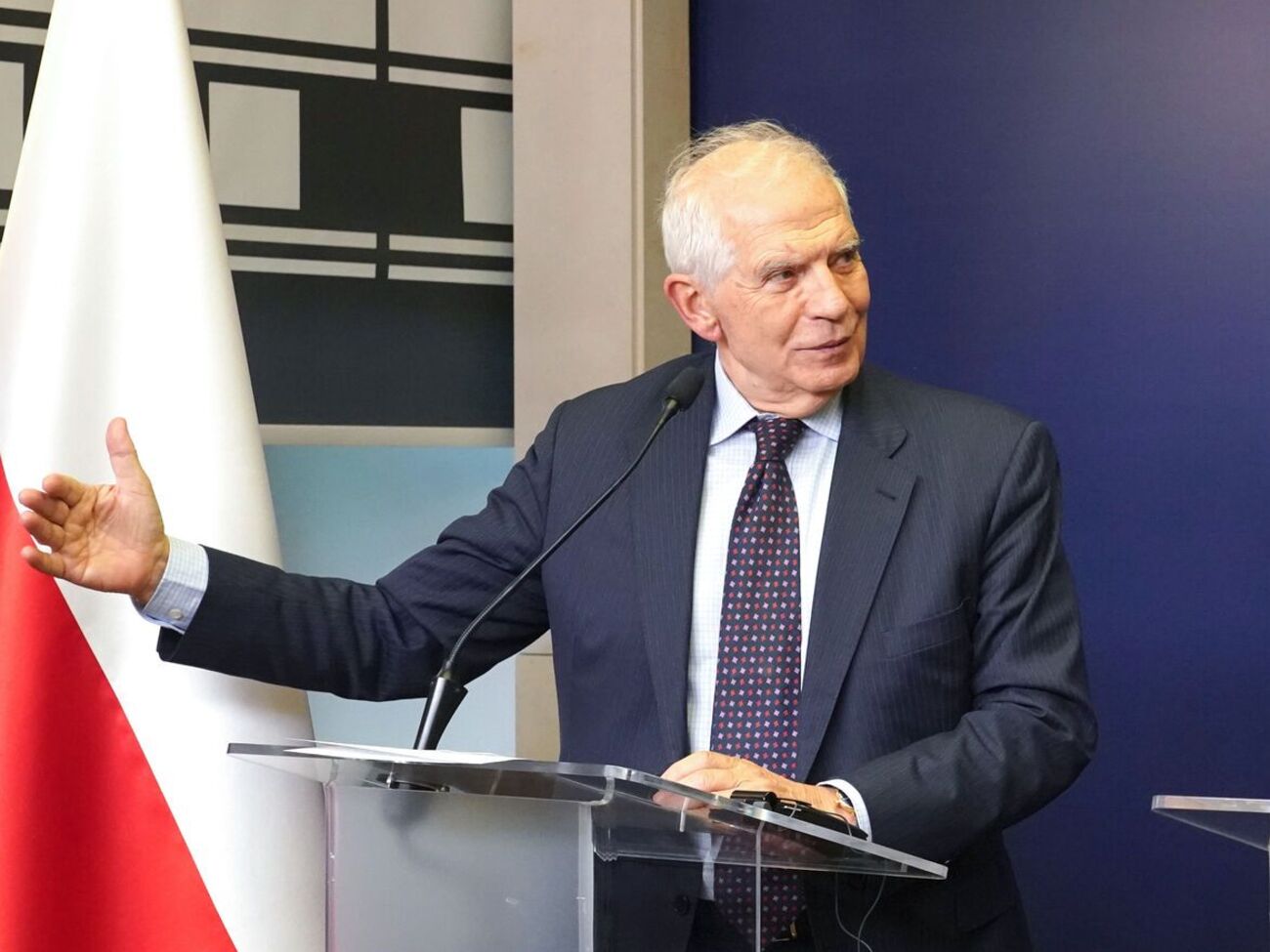 ЕС должен делать "больше и быстрее", потому что Украина должна победить, отметил Боррель