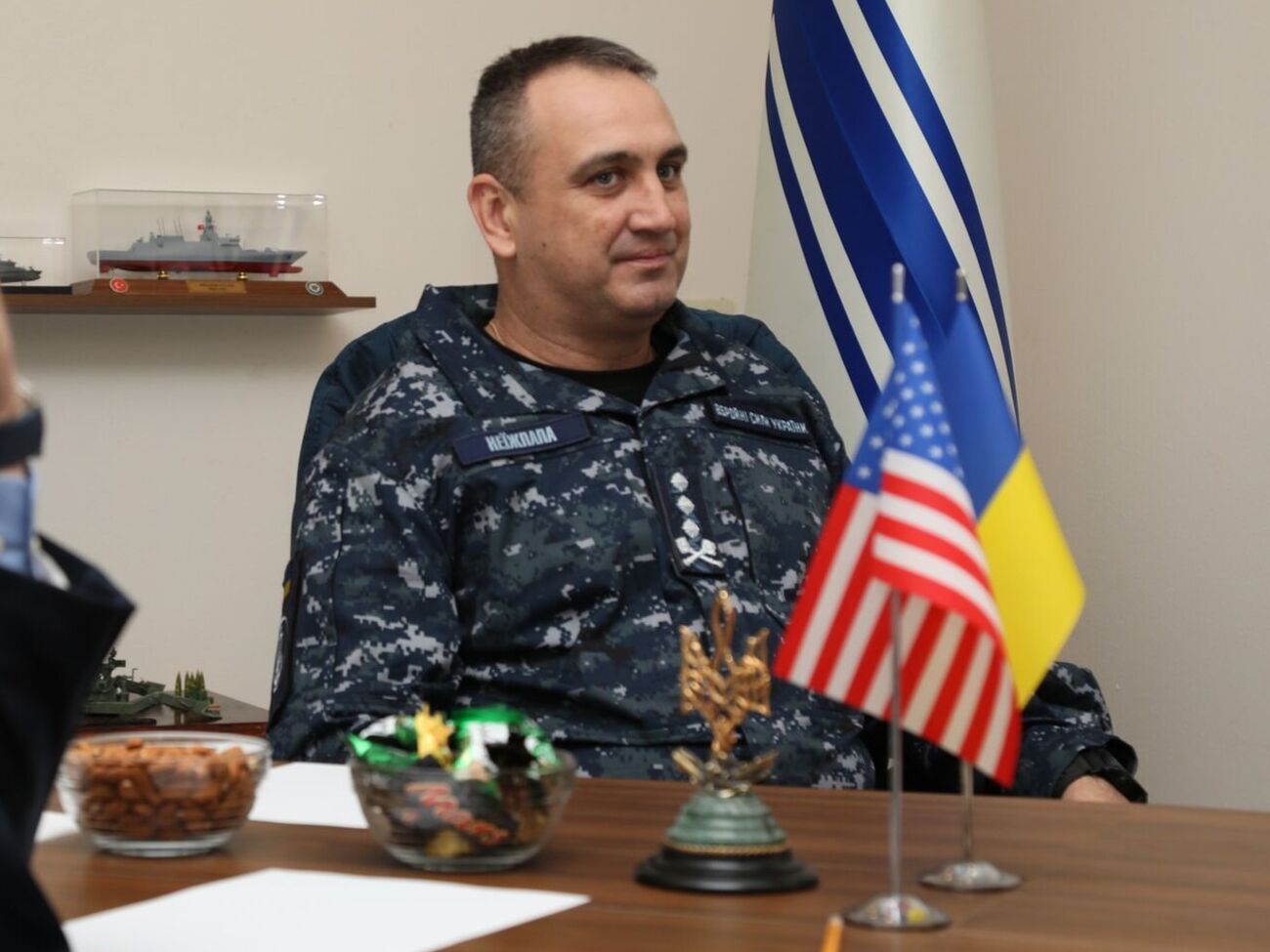 Неижпапа говорил, что после попадания по "Москве" ему звонили по телефону с вопросом, затонула ли она