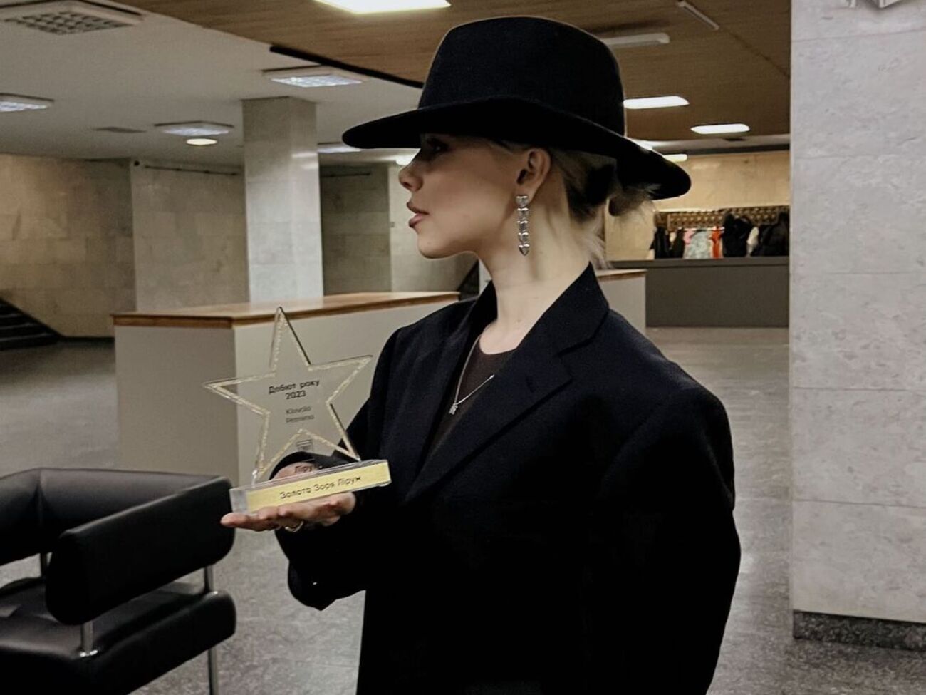 Кондратенко, которая вышла на сцену получать премию как Klavdia Petrivna: Спасибо моей команде, спасибо слушателям. Следите за новостями, скоро увидимся