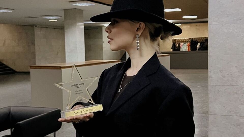 Кондратенко, которая вышла на сцену получать премию как Klavdia Petrivna: Спасибо моей команде, спасибо слушателям. Следите за новостями, скоро увидимся