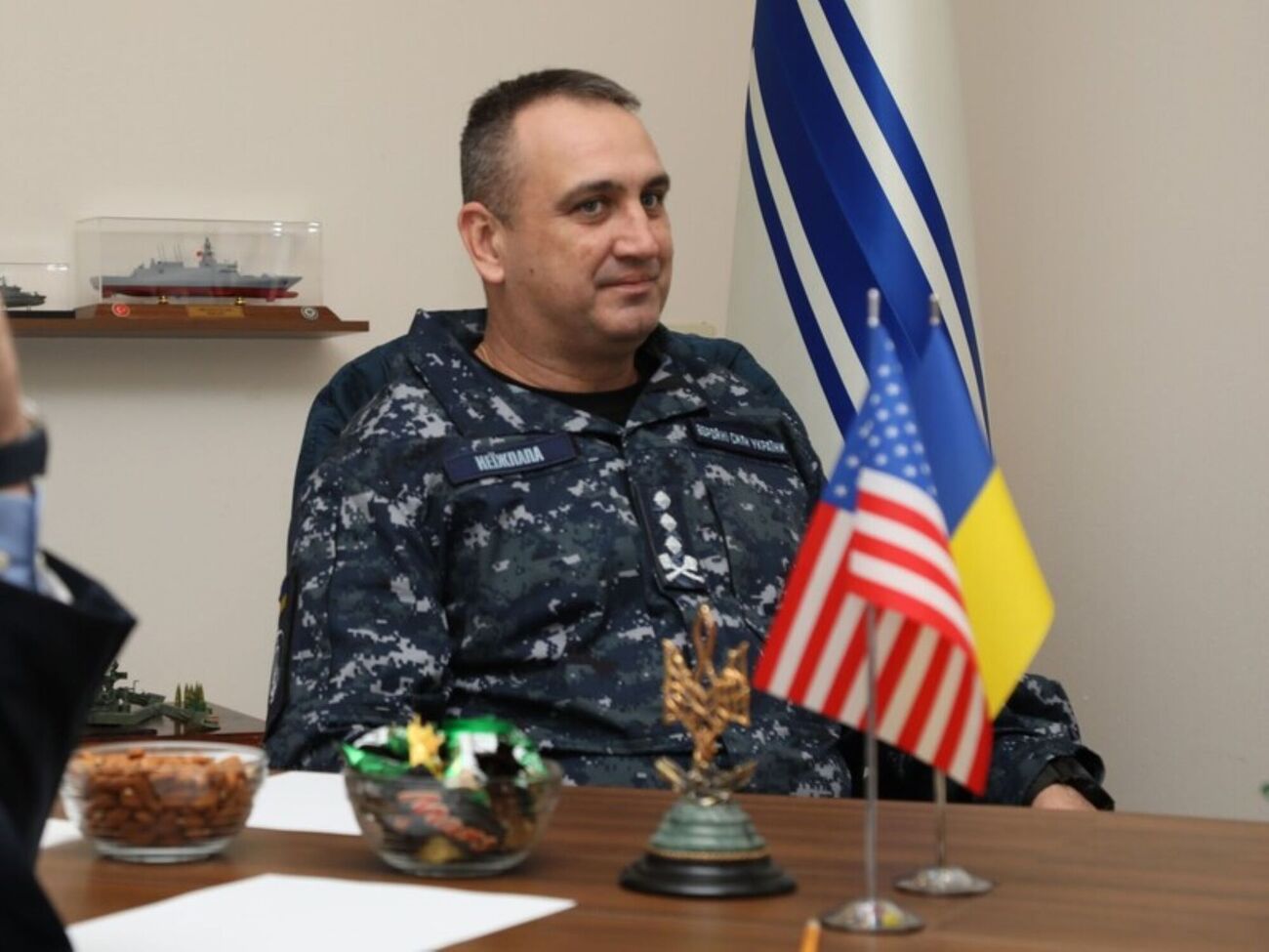 Неижпапа родился в 1975 году в Севастополе