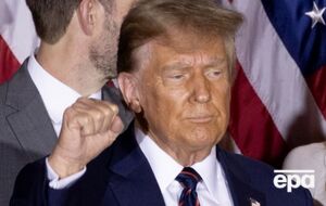 Трамп в своей жалобе утверждал, что уголовная ответственность для экс-президентов может "открыть шлюзы для безосновательного преследования"