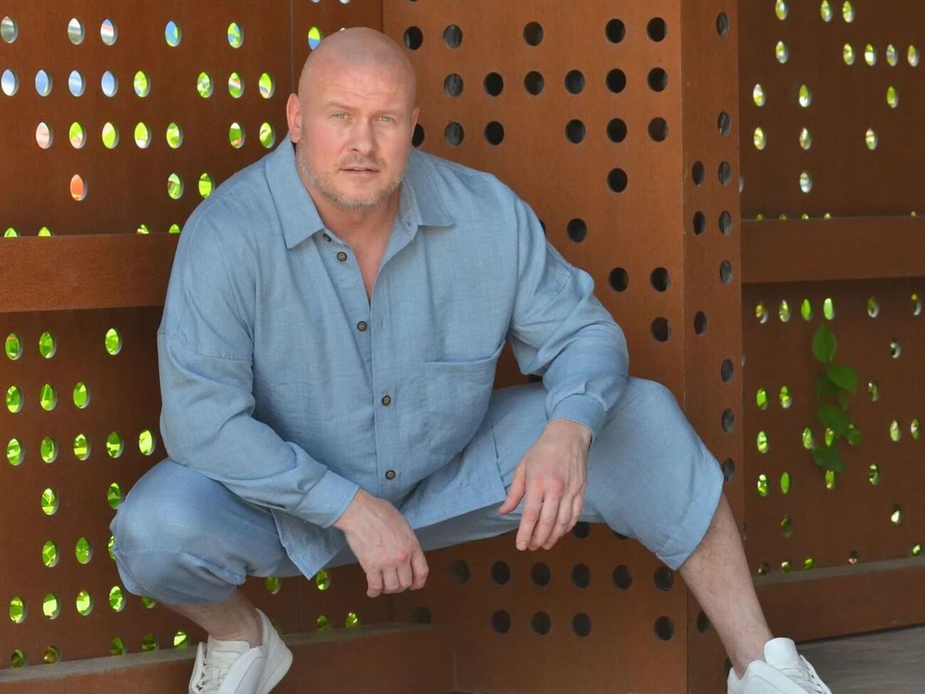 Дебют Узелкова на профессиональном ринге состоялся в 2004 году