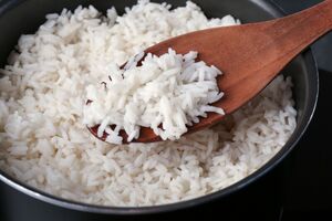 Рис перед приготовлением нужно тщательно промыть