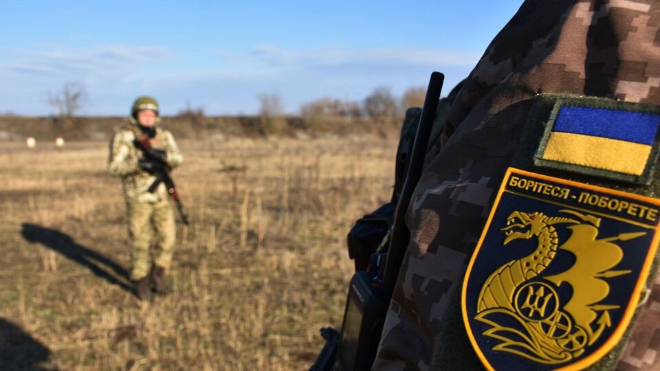 Десантники із 36-ї бригади встановили у Кринках прапор України на тлі важких боїв