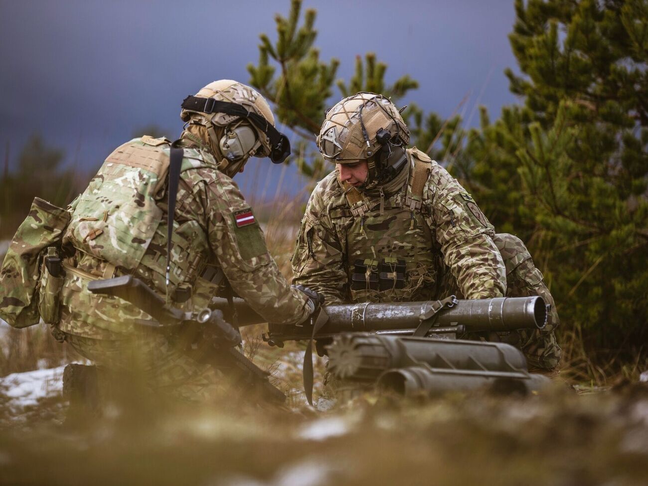 В армии должны прослужить все мужчины от 18 до 27 лет