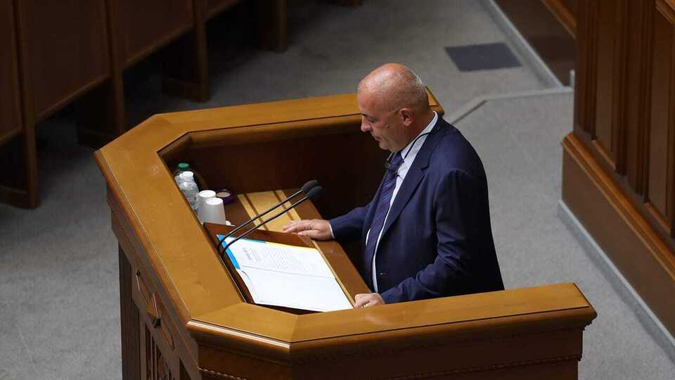 Буглак – член ЦВК із 2019 року, колишній головний юридичний радник кондитерської корпорації Roshen