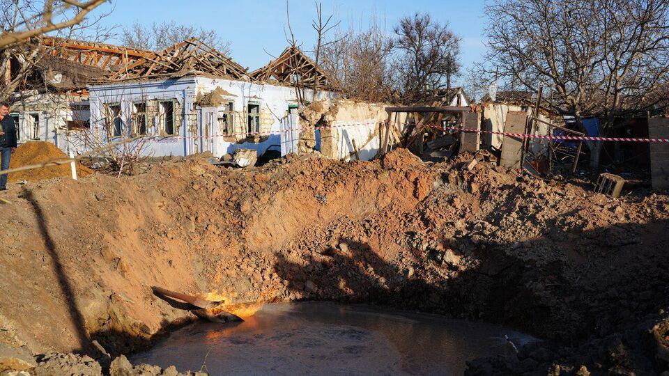 В Николаеве на месте прилета возникло возгорание из-за повреждения подземных газовых коммуникаций