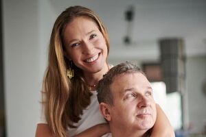 Горбунов и Осадчая с 2016 года являются бессменными ведущими шоу "Голос країни"