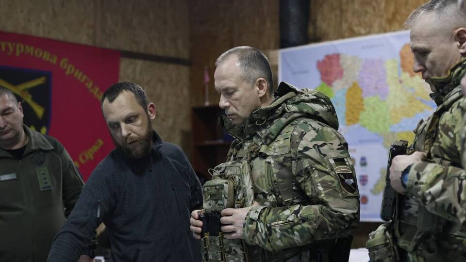 Сырский с командирами обсудили возможную тактику действий противника