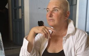 Толпа – это одинаковое чудовище, будь то в Дебальцево, в Санжарах или в Космаче. Но всегда вокруг – дирижеры в черном. Те, кому выгодно было накачать дикую толпу