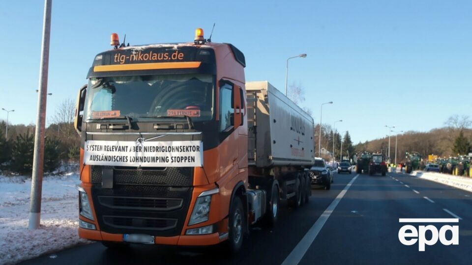 В пунктах пропуска "Ягодин" и "Шегини" поляки будут пропускать по одному грузовику в час