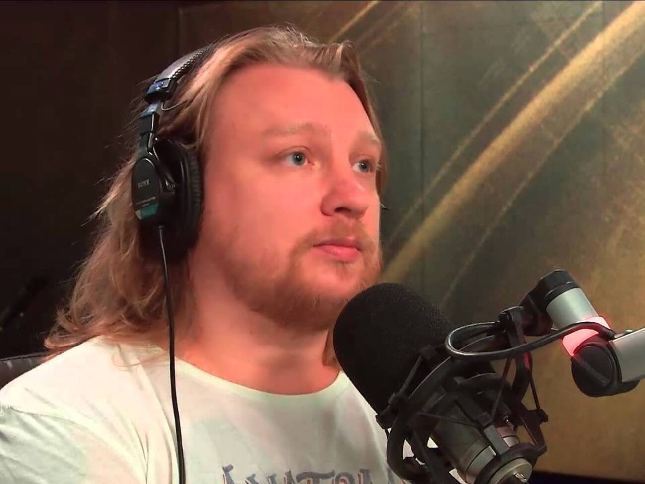 Владимир Петров: Очень сложно делить теперь мир между украинцами и русскими. Если бы это была война с Румынией или с Польшей, то я бы, наверное, пошел