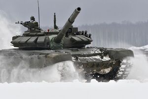 Танк Т-72 уничтожили аэроразведчики бригады "Спартан"