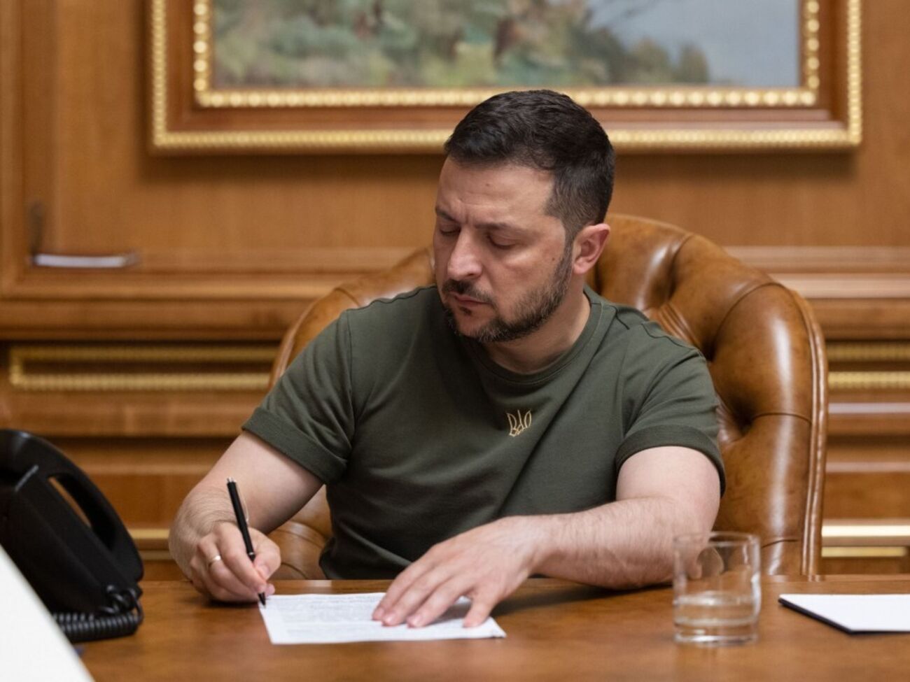 Указы о смене главнокомандующего Зеленский подписал 8 февраля