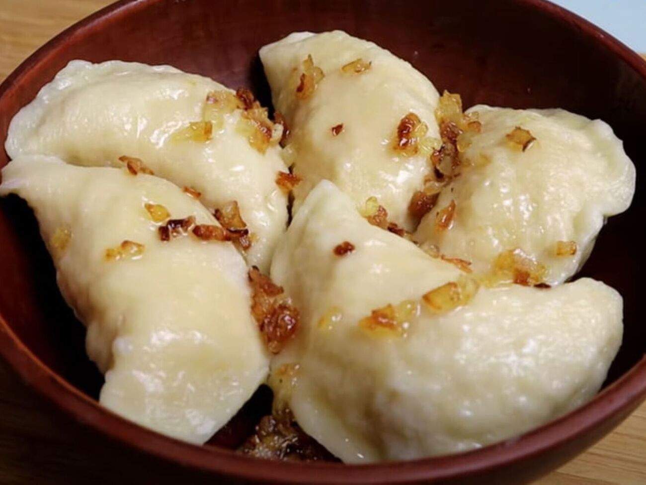 Перед формированием вареников тесто должно отдохнуть