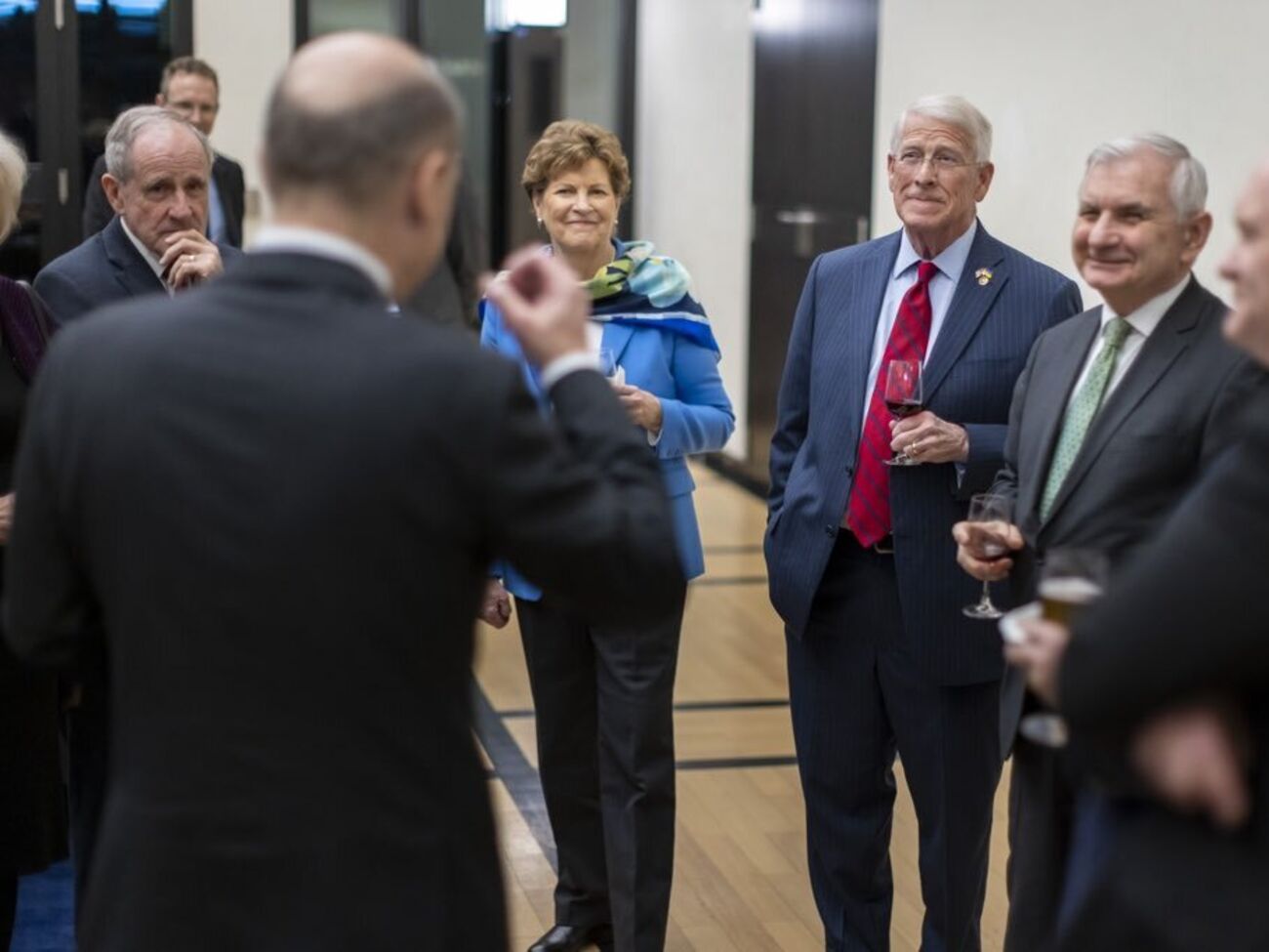 Шольц рассказал, что поговорил с членами Сената США от Республиканской и Демократической партий