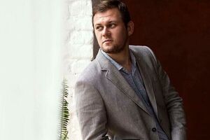 Путин одержим навязчивой идеей, как психи, которые уверены, что их облучают соседи. Абсолютно поехавший психопат, который свихнулся на идее уничтожения Украины