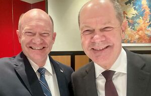 Шольц (справа): Приятно снова увидеть моего двойника