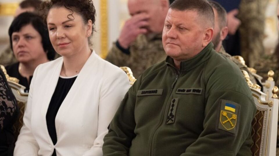 Під час церемонії нагородження Залужні сиділи разом у першому ряду