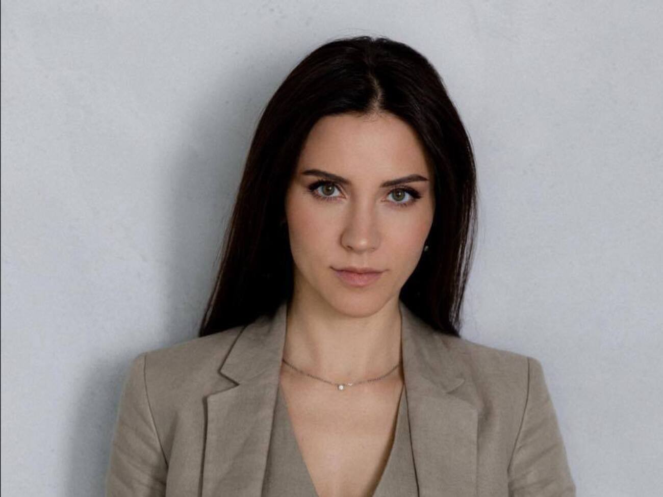 Путин даже в интервью с журналистом, который ему симпатизирует, выглядит не очень умным провинциалом, который оказался на вершине власти и реализует там свои комплексы