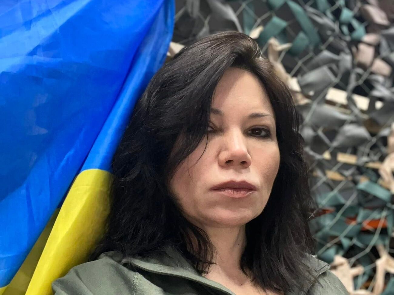 Два года изнурительной войны, санкции, сотни тысяч жертв, решение Международного суда и признание Путина международным преступником кардинально изменили стиль его спича. Теперь это "не виновата я, это он сам"