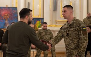 Зеленский наградил командира подразделения, которое первым сбило "Кинжал"