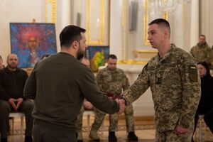 Зеленский наградил командира подразделения, которое первым сбило "Кинжал"