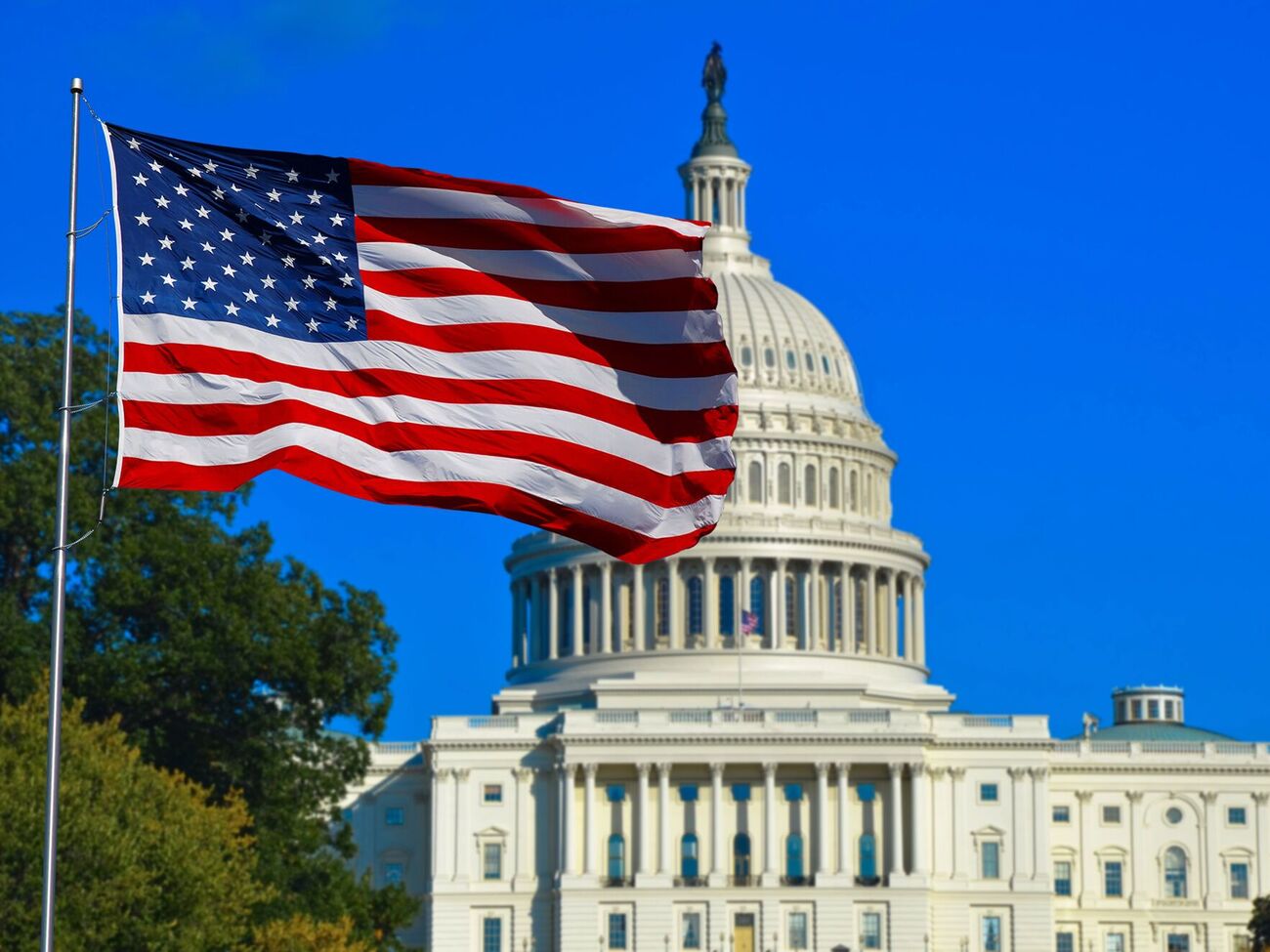 Документ о временном финансировании правительства США поддержали 77 сенаторов