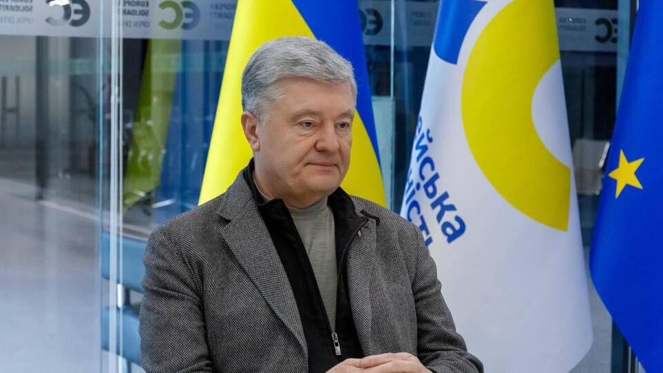 Еврокомиссар Варгейи опубликовал письмо от якобы Порошенко (фото), он просит его повлиять на правительство Украины и прекратить "дискриминационную практику" невыпуска за границу оппозиции