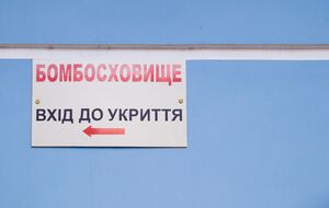 1 июня 2023 года в Деснянском районе Киева в результате обстрела погибли три человека из-за закрытого укрытия