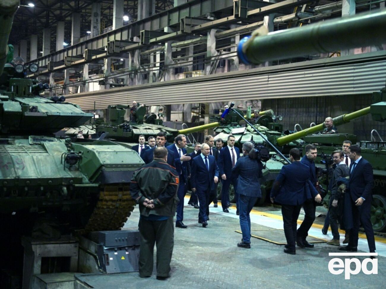 Российская "оборонка" в 2024 году выйдет на пик возможностей и упрется в потолок, считают в британской разведке