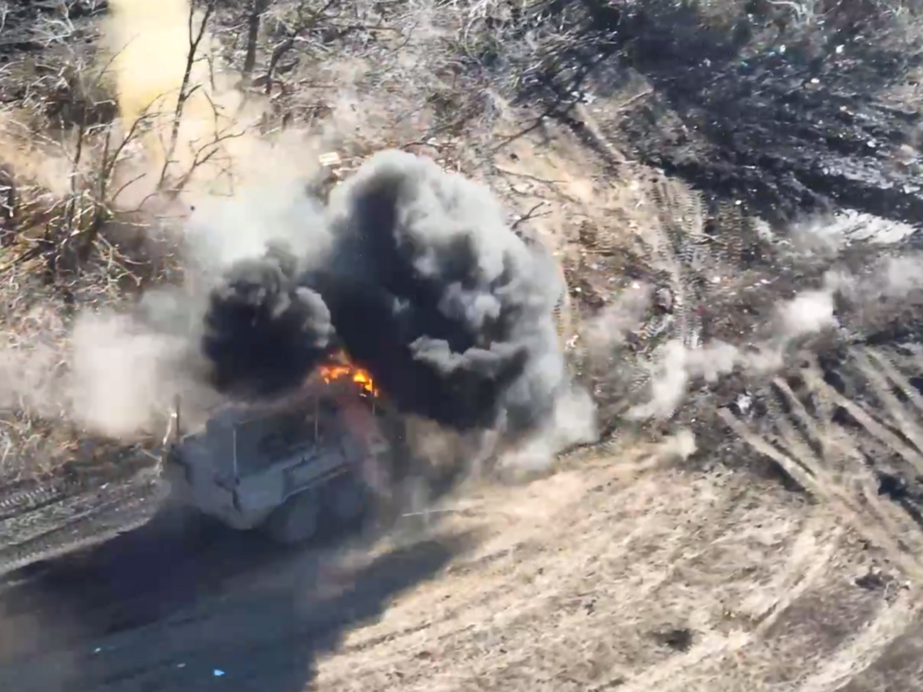 Український дрон-камікадзе успішно атакував БМП окупантів на авдіївському напрямку