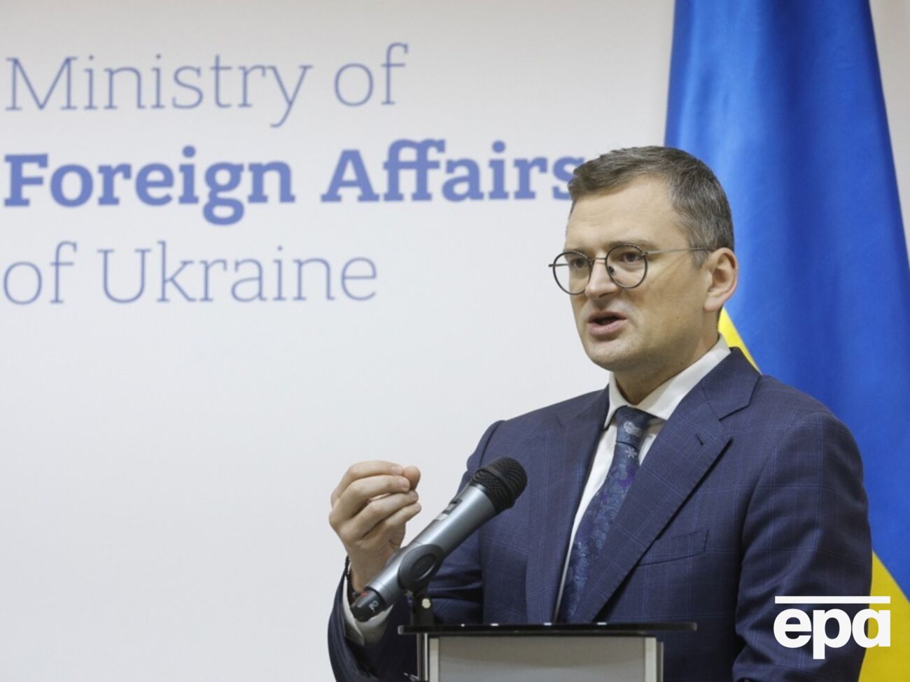 Для того чтобы Украина изменила ситуацию в РФ, ей нужно оружие, отметил Кулеба