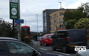 С 15 марта жители Лондона, участвующие в программе Ulez, смогут получить грант на утилизацию и пожертвовать свой автомобиль Украине, отметили в мэрии