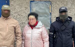 За інформацією правоохоронців, під час обшуків у будинку затриманої виявили мобільний телефон із доказами злочинних дій