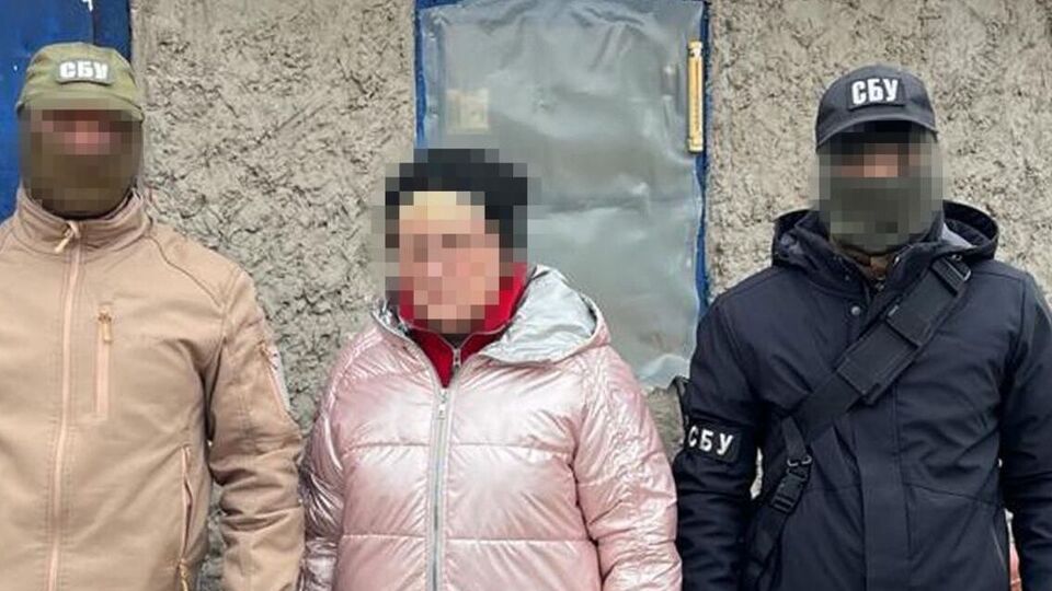 По информации правоохранителей, во время обысков в доме задержанной был обнаружен мобильный телефон с доказательствами преступных действий