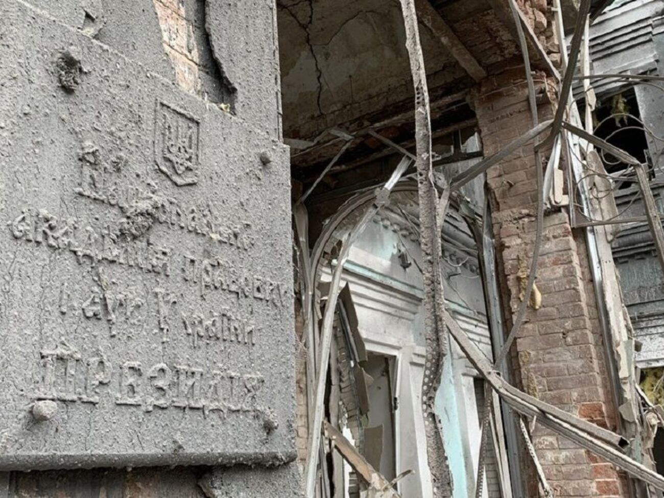 Согласно подсчетам ЮНЕСКО, наибольший ущерб враг нанес университету Мудрого в Харькове