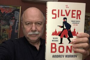 В английском переводе книга получила название The Silver Bone ("Серебряная кость")
